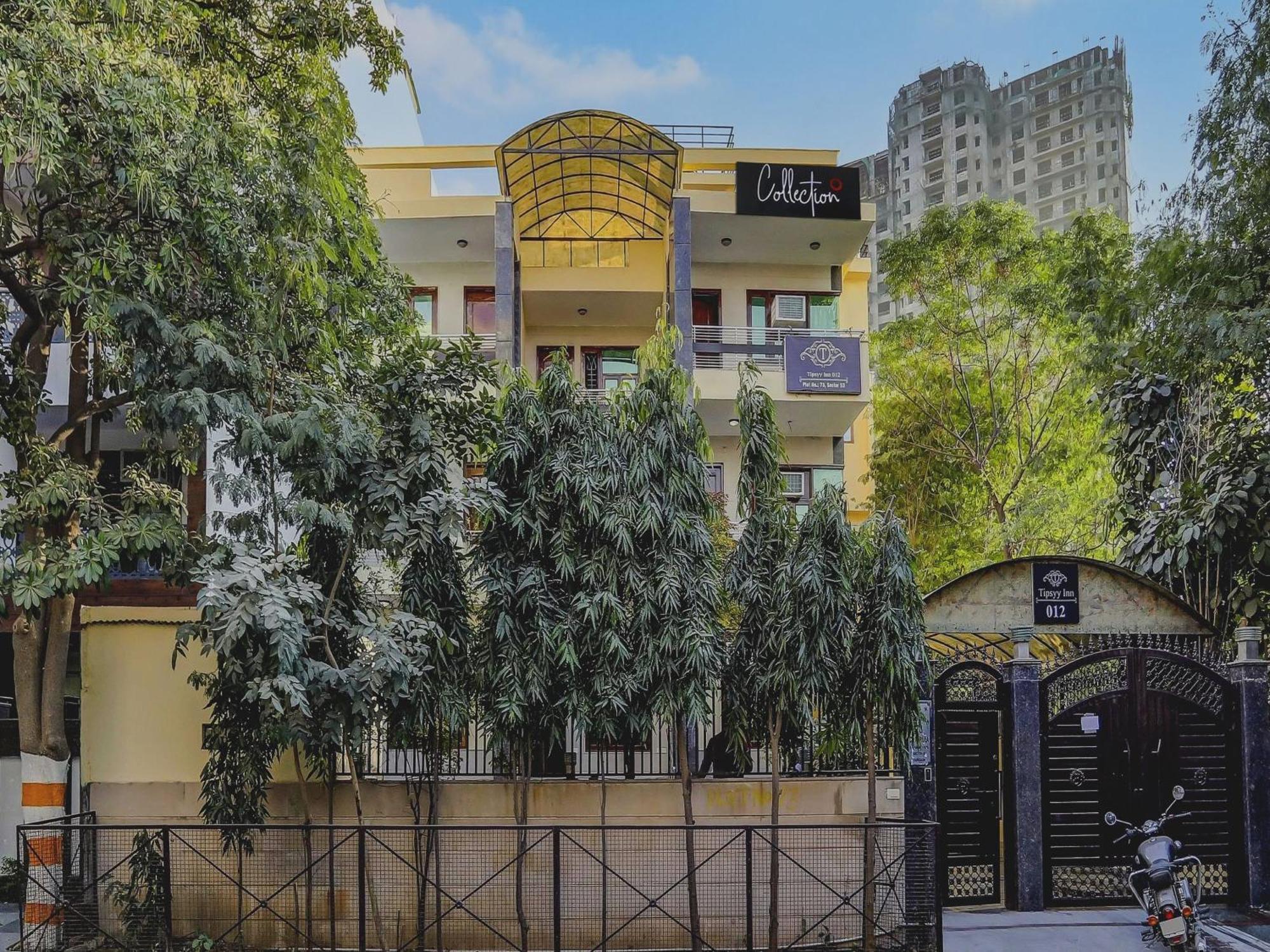 Capital O Uk House Residency Hotel Gurgaon Bagian luar foto