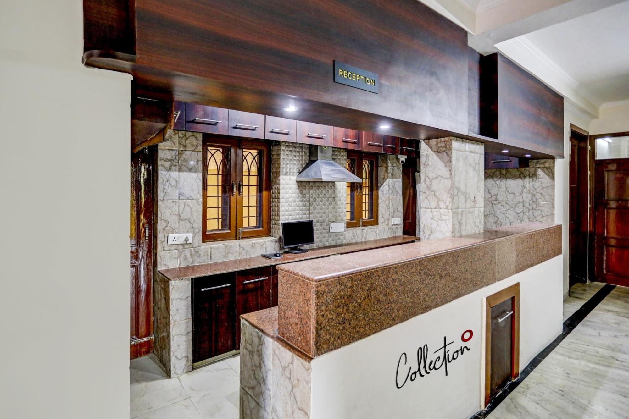 Capital O Uk House Residency Hotel Gurgaon Bagian luar foto