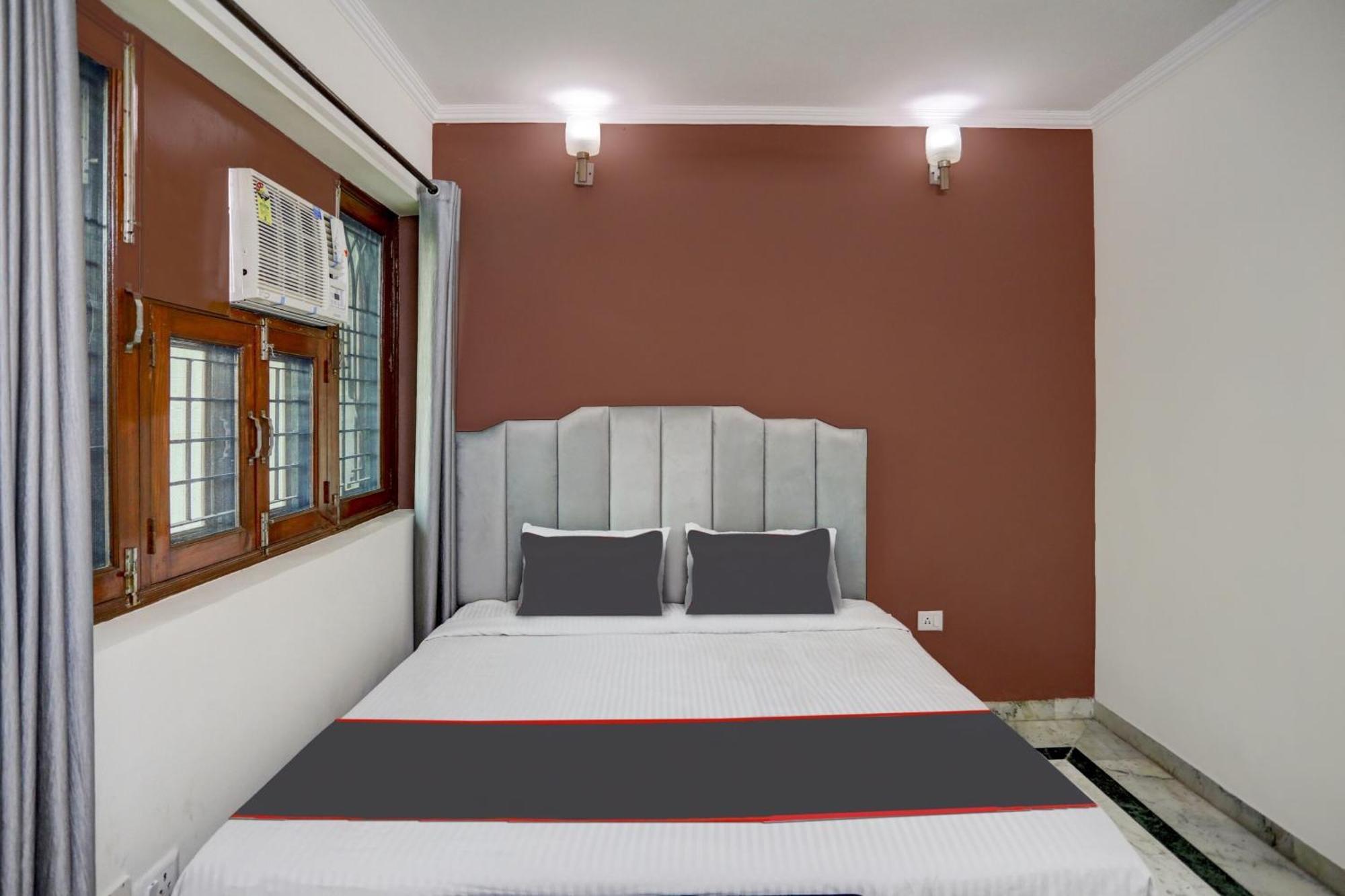 Capital O Uk House Residency Hotel Gurgaon Bagian luar foto