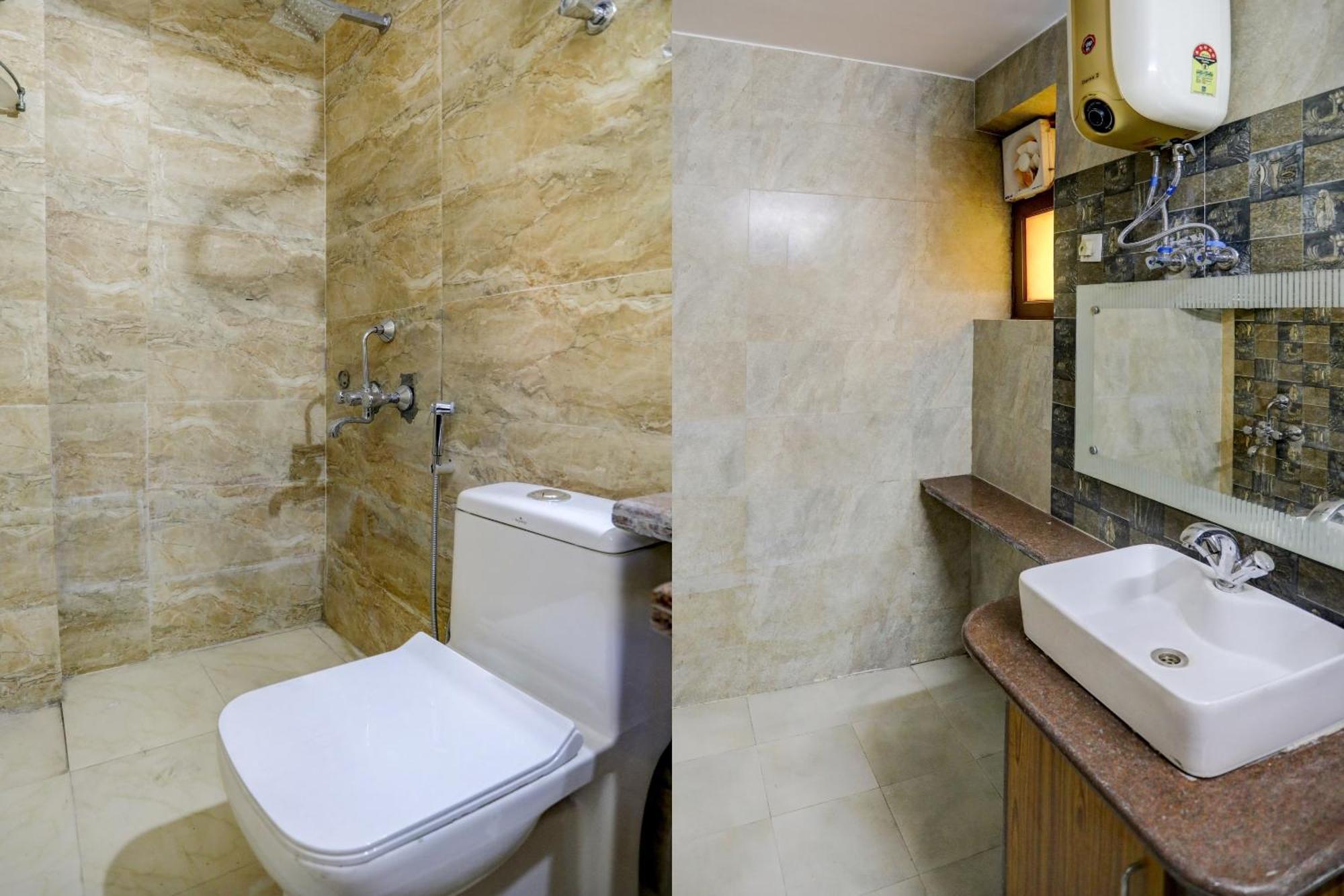 Capital O Uk House Residency Hotel Gurgaon Bagian luar foto